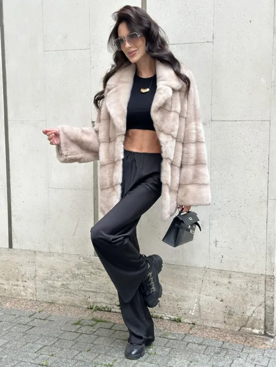 Шуба из меха норки английский воротник пудра