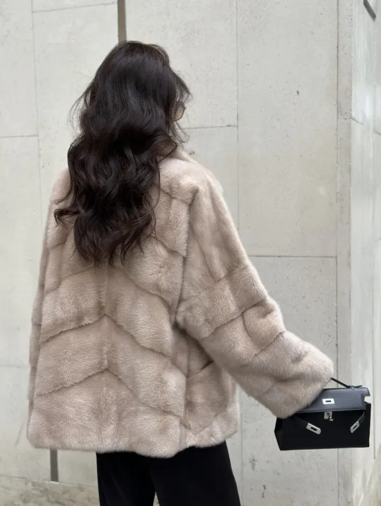 Шуба из меха норки английский воротник пудра