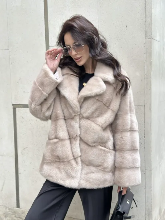 Шуба из меха норки английский воротник пудра