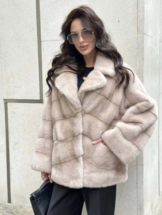 Шуба из меха норки английский воротник пудра