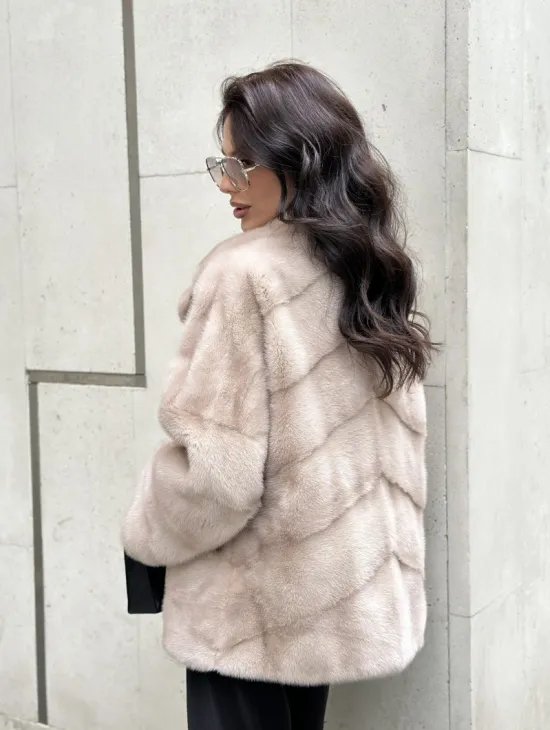 Шуба из меха норки английский воротник пудра