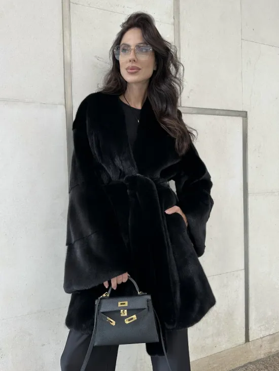 Шуба из меха аукционной норки SAGA FURS