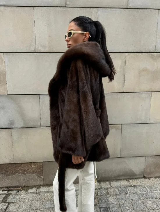 Шуба из скандинавской норки с капюшоном летучая мышь, роспуск орех