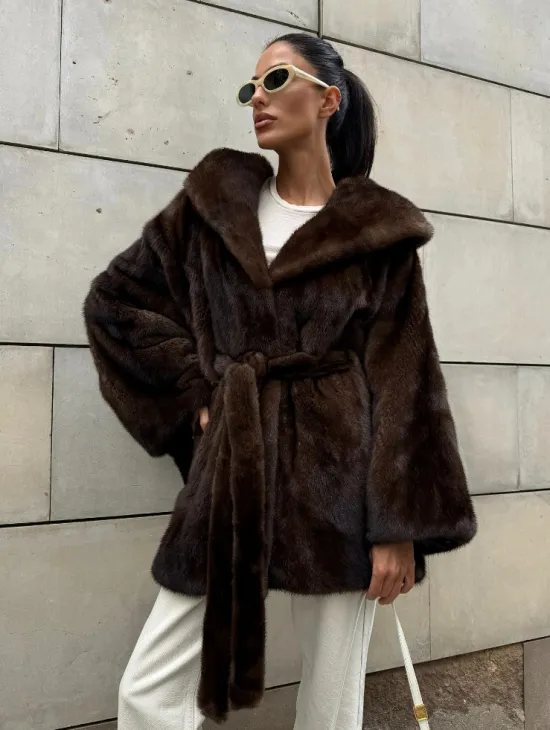 Шуба из скандинавской норки с капюшоном летучая мышь, роспуск орех