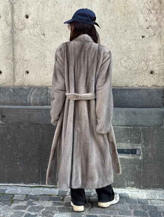 Шуба - пальто в винтажном стиле из скандинавской норки