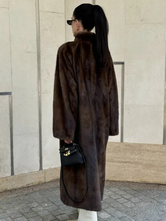 Шуба из скандинавской норки SAGA FURS в винтажном стиле