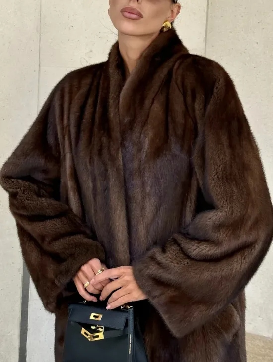Шуба из скандинавской норки SAGA FURS в винтажном стиле