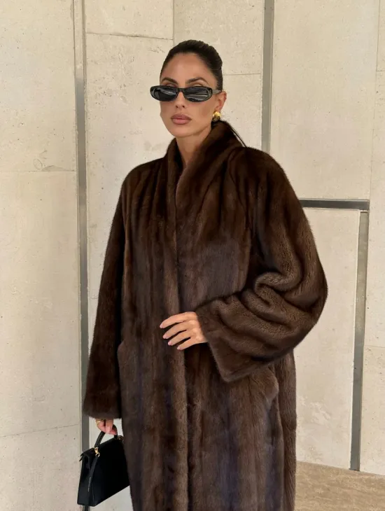 Шуба из скандинавской норки SAGA FURS в винтажном стиле
