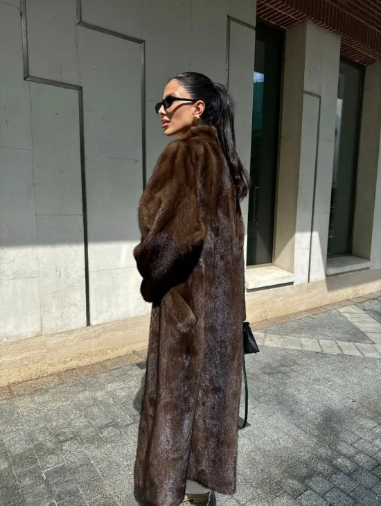 Шуба из скандинавской норки SAGA FURS в винтажном стиле